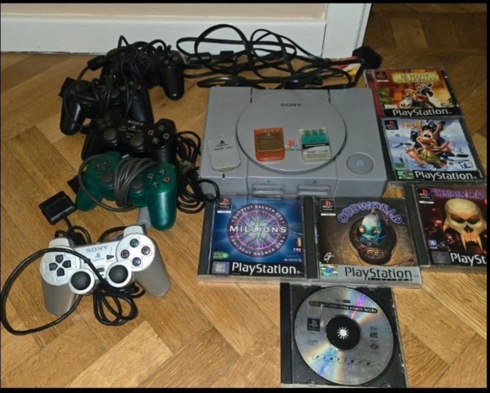 Ps1 + 5 manettes+ 6 jeux+ 2 carte sd, Enlèvement ou Envoi