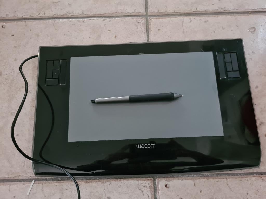 Wacom ptz 631W intuos 3 teken tablet met pen, Ophalen of Verzenden, Zo goed als nieuw, Bedraad, Wacom