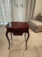 Table à ouvrage de style Louis XV, Enlèvement