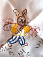 Table basse en nappe de Pâques, Enlèvement ou Envoi