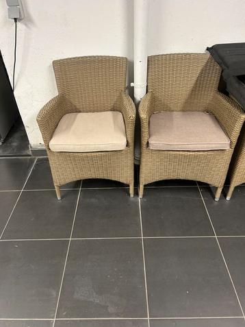 4 tuinstoelen met kussen beschikbaar voor biedingen