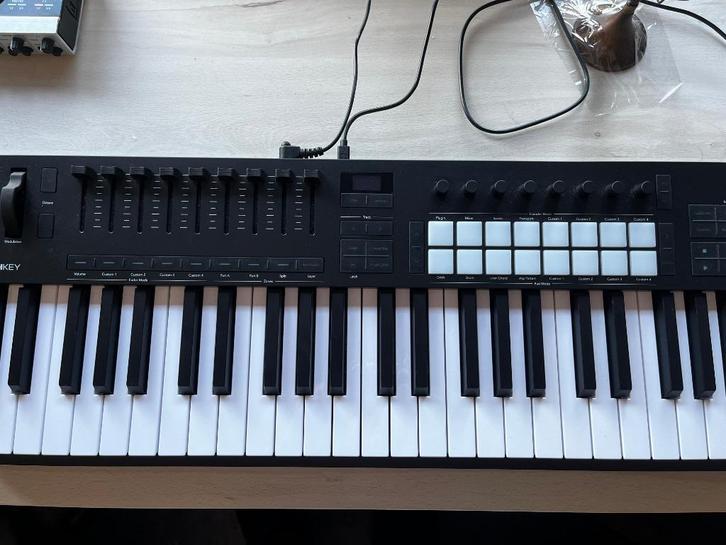 Novation Launchkey 49 mk4 midi / USB keyboard controller, Muziek en Instrumenten, Midi-apparatuur, Gebruikt, Ophalen