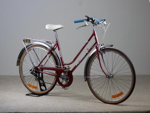 Vélo de ville Peugeot vintage garde boue porte bagage femme, Vélos & Vélomoteurs, Vélos | Femmes | Vélos pour femme, Comme neuf