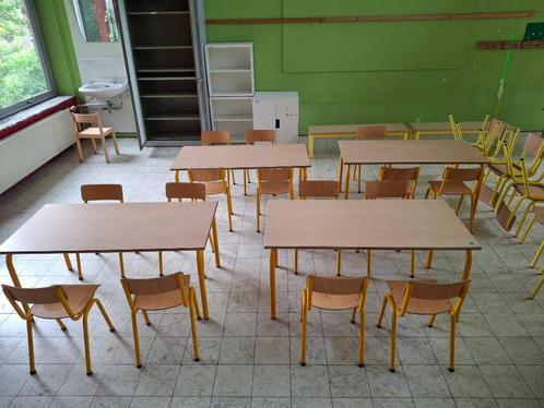 Tafels, stoelen en banken kleuterklas, Huis en Inrichting, Stoelen, Ophalen