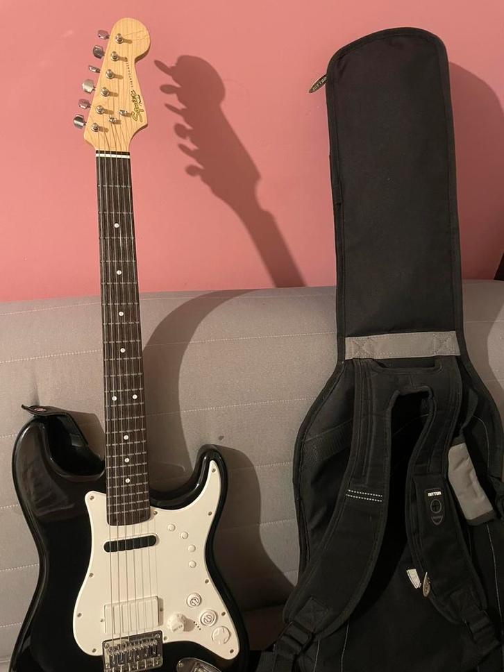 Fender squier stratocaster midi, Muziek en Instrumenten, Snaarinstrumenten | Gitaren | Elektrisch, Zo goed als nieuw, Fender, Ophalen