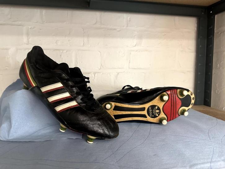 vintage voetbalschoenen Adidas 1985, Sport en Fitness, Voetbal, Zo goed als nieuw, Schoenen, Ophalen of Verzenden