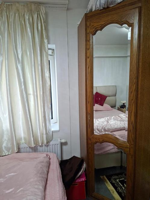 Bruine hoekkast met spiegeldeur (snelle beslissersprijs), Huis en Inrichting, Kasten | Kleerkasten, Gebruikt, 150 tot 200 cm, Met plank(en)