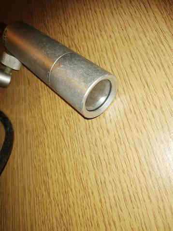 Bedrade zwart-witcamera  beschikbaar voor biedingen