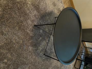 metalen bijzettafel beschikbaar voor biedingen