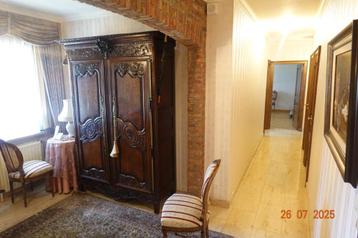 antieke hallkast beschikbaar voor biedingen