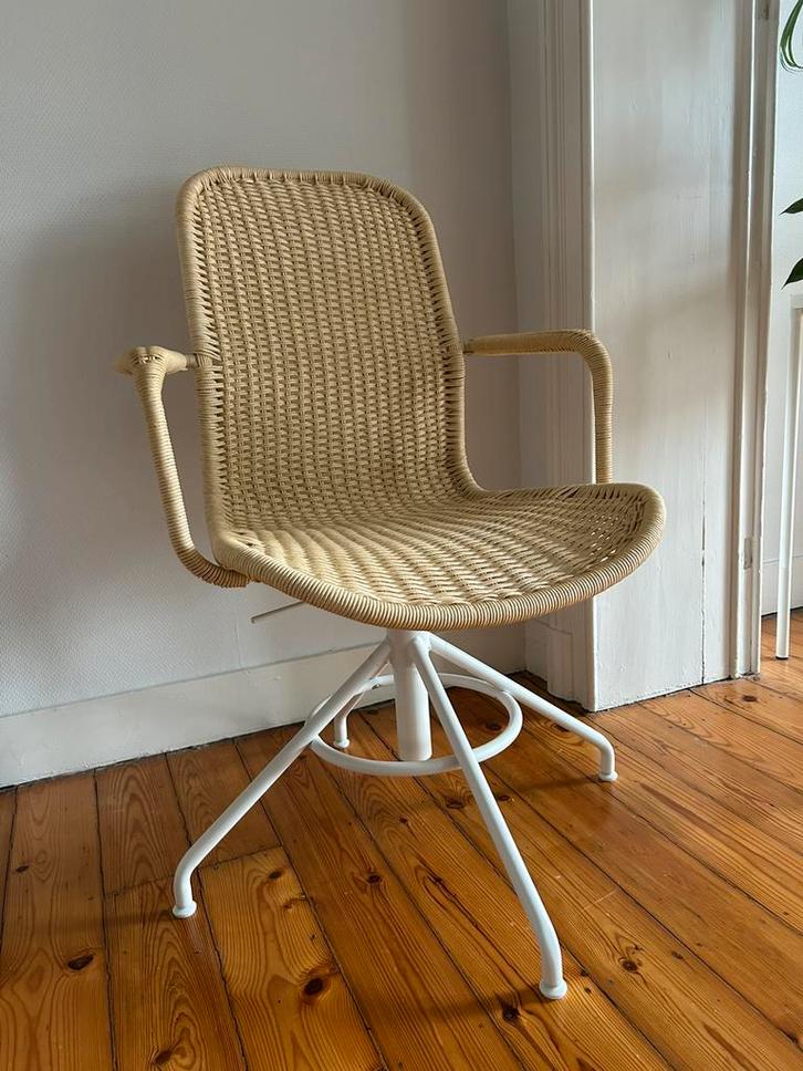 Chaise pivotante IKEA STIGBYGEL avec accoudoirs, Maison & Meubles, Chaises de bureau, Comme neuf, Chaise de bureau, Beige, Enlèvement