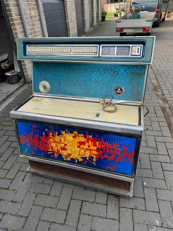 Rowe ami TI en lege kast Ami MM1 beschikbaar voor biedingen