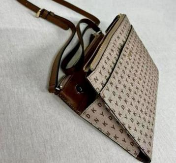 DKNY Bryant Park TZ Crossbody Bag tas portemonnee in 1 tasje beschikbaar voor biedingen