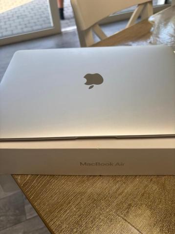 Macbook air 13 inch beschikbaar voor biedingen