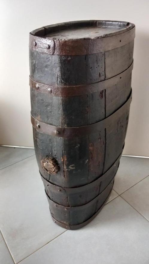 Ancien tonneau à vin en bois Val d'Aoste Italie, Collections, Vins, Utilisé, Autres types, Italie, Enlèvement