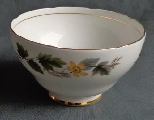 ROYAL STAFFORD CHINA ENGLAND SERENITY kom schaal H6.5xO11cm, Huis en Inrichting, Keuken | Servies, Zo goed als nieuw, Verzenden