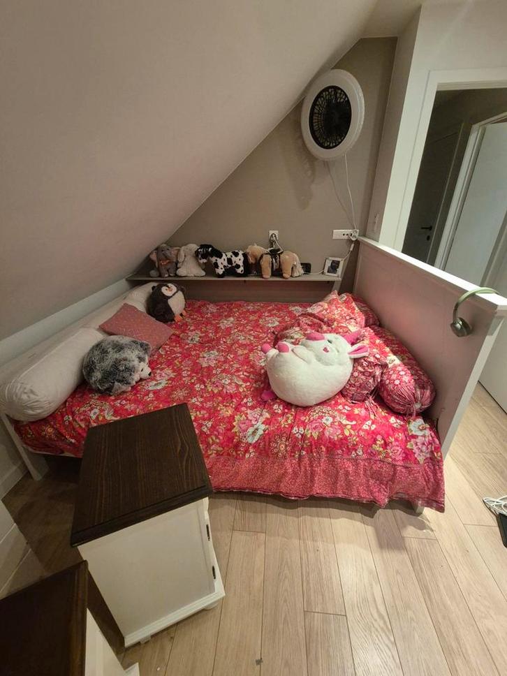 Bed met 2 nachtafels,bureau,stoel en lamp, Huis en Inrichting, Slaapkamer | Bedden, Ophalen