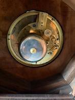 Horloge ancienne Charles X, Enlèvement