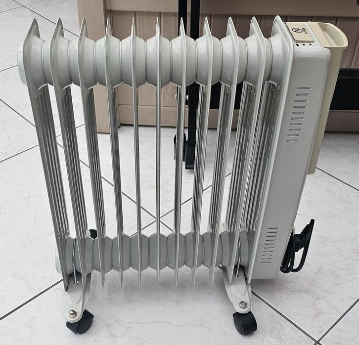 Olieradiateur B home  electrische verwarming met thermostaat, Doe-het-zelf en Bouw, Verwarming en Radiatoren, Zo goed als nieuw