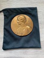 Koningin Astrid, Postzegels en Munten, Ophalen, Brons