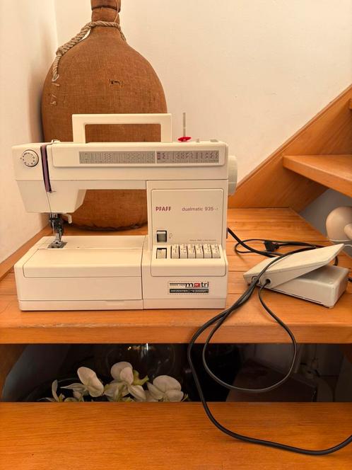 Pfaff naaimachine 935 dualmatic, Hobby en Vrije tijd, Naaimachines en Toebehoren, Naaimachine, Pfaff, Ophalen