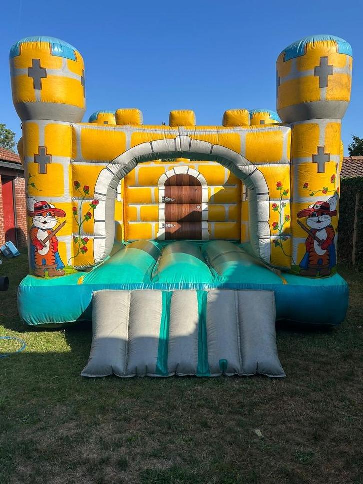 Kasteel Springkussen met Ridderkatten + Blower, in Topcondit, Hobby en Vrije tijd, Feestartikelen | Verhuur, Gebruikt, Ophalen
