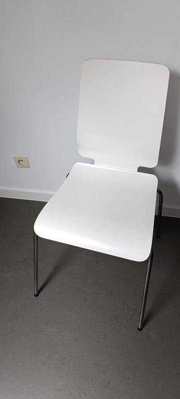 Stoel  beschikbaar voor biedingen