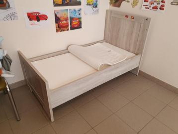 Baby-bedje en kinderbedje beschikbaar voor biedingen