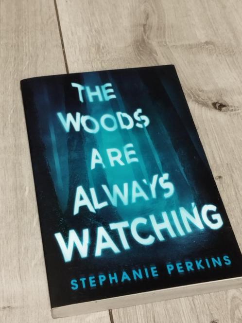 The Woods Are Always Watching - Stephanie Perkins, Livres, Thrillers, Utilisé, Enlèvement