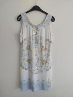 Wit kleed met blauwe accenten en diamanten, Kleding | Dames, K-design, Wit, Maat 42/44 (L), Ophalen of Verzenden