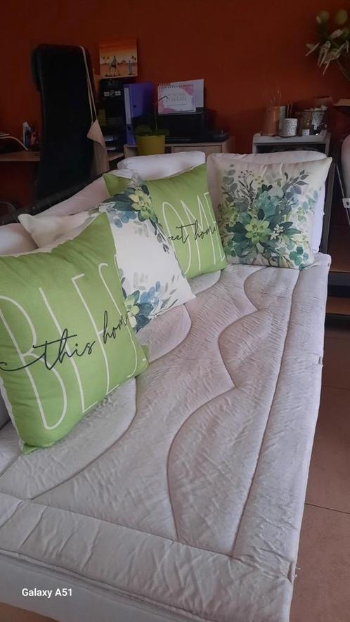 Kussenhoes, Huis en Inrichting, Woonaccessoires | Kussens, Zo goed als nieuw, Ophalen