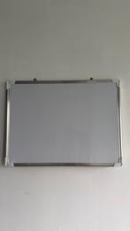 Whiteboard met ophanghaken (60x45), Ophalen, Zo goed als nieuw