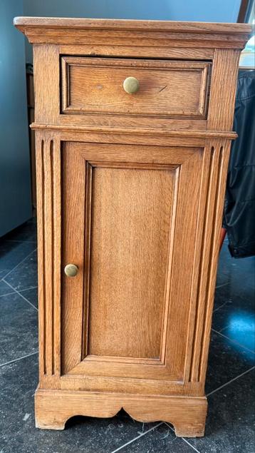 Table de chevet beschikbaar voor biedingen