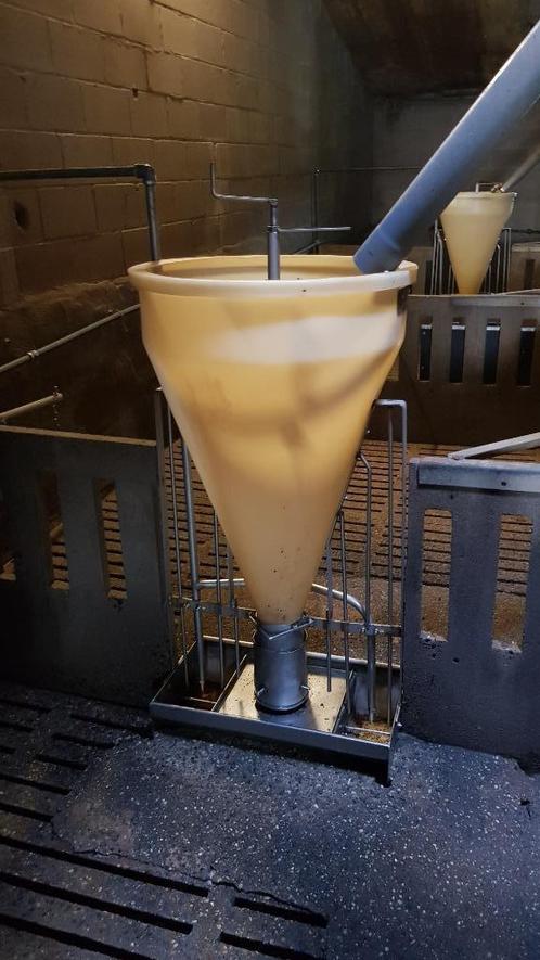 silo  voederinstallatie  drinkbakjes roosters scheidingswand, Zakelijke goederen, Landbouw | Veevoer, Ophalen