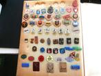 lot van 200 pins in speldjes album henzo-2dehands, Collections, Collections Autre, Utilisé, Enlèvement ou Envoi
