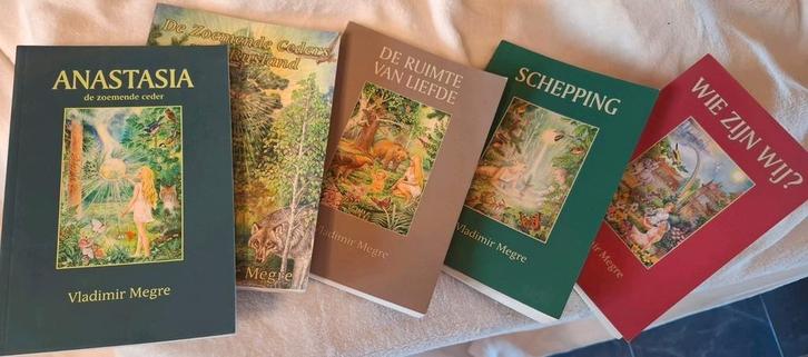 Boekenreeks Anastasia - Vladimir Megre, Boeken, Romans, Zo goed als nieuw, Ophalen of Verzenden