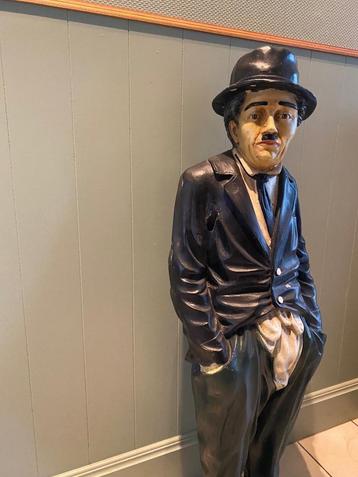 Groot beeld Charlie Chaplin beschikbaar voor biedingen