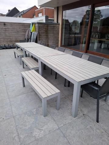 Ruime tuinset – 3 tafels, 3 banken en 8 stoelen beschikbaar voor biedingen
