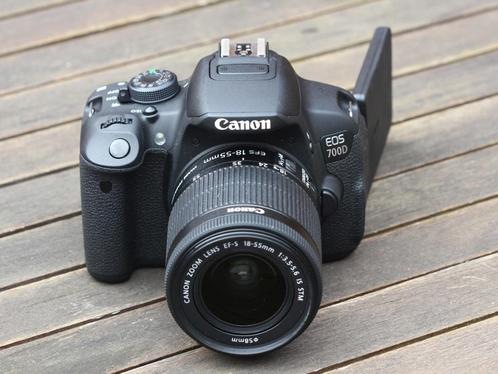 Canon 700 D + EFS 18-55mm zoomlens + Batterygrip, TV, Hi-fi & Vidéo, Appareils photo numériques, Comme neuf, Reflex miroir, Canon