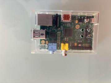 Raspberry PI B 512 Mo (2011.12) avec boitier