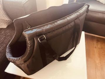Draagtas voor huisdier beschikbaar voor biedingen