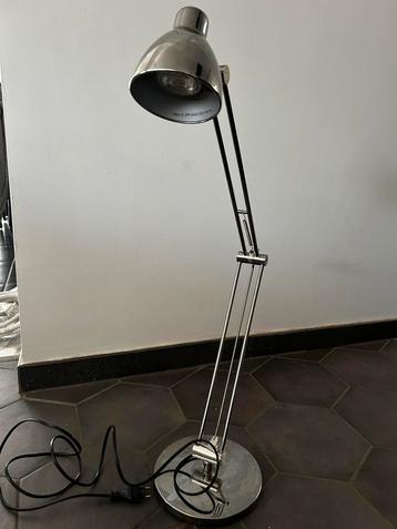 Lampe de bureau beschikbaar voor biedingen