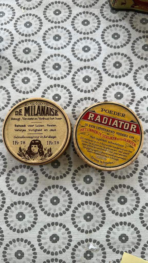 2 oude doosjes stijfsel Radiator en haarpoeder Milanaise, Antiek en Kunst, Curiosa en Brocante, Ophalen of Verzenden