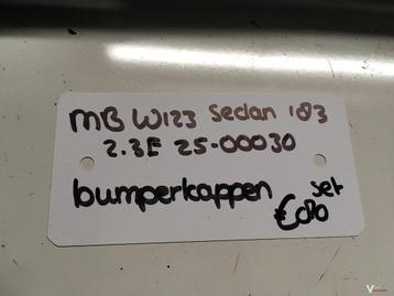 Mercedes W123 Sedan 2.3 1983 Wagennr 2500030  Bumperhoek set beschikbaar voor biedingen