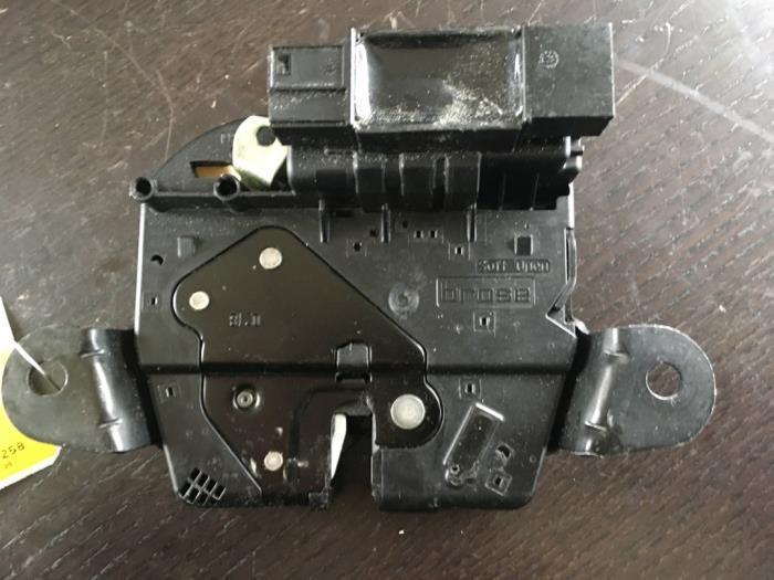 Slotmechaniek Achterklep van een BMW 2-Serie, Auto-onderdelen, Carrosserie, BMW, Gebruikt, 3 maanden garantie, Ophalen of Verzenden