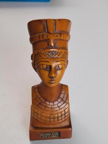 Egyptische buste Nefertiti, speksteen beschikbaar voor biedingen