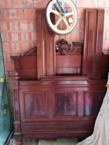 Vintage "  bed type grootouders ", Huis en Inrichting, Slaapkamer | Bedden, Ophalen, Gebruikt, Antiek type grootouders, Tweepersoons
