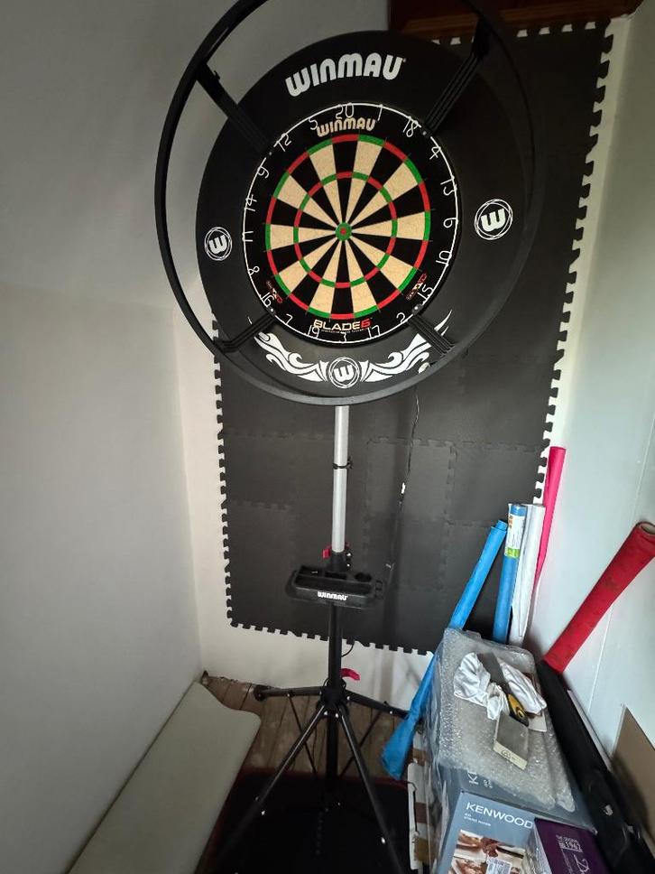 Volledige dartset  ( bijna nieuw, topmerken), Sport en Fitness, Darts, Gebruikt, Dartbord, Ophalen