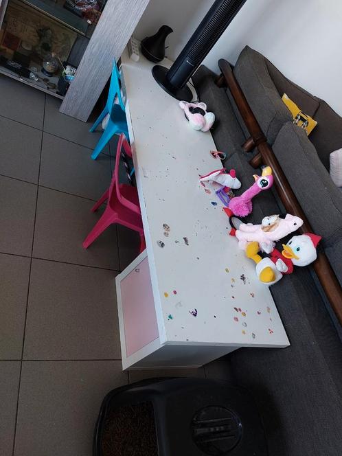 Bureau pour enfant avec 2 chaises, Enfants & Bébés, Jouets | Tables de jeux, Utilisé, Enlèvement