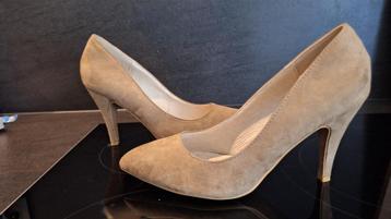 Te koop pumps beschikbaar voor biedingen